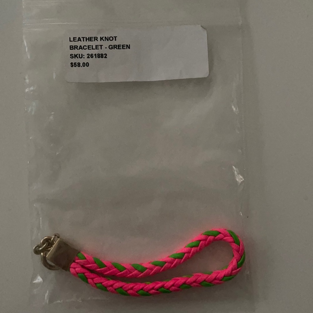 New- Vineyard Vines leather bracelet. One Size